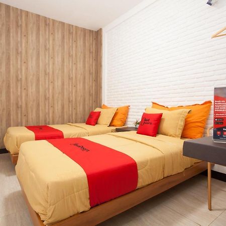 Reddoorz Near Museum Angkut Batu Hotel Batu  Ngoại thất bức ảnh