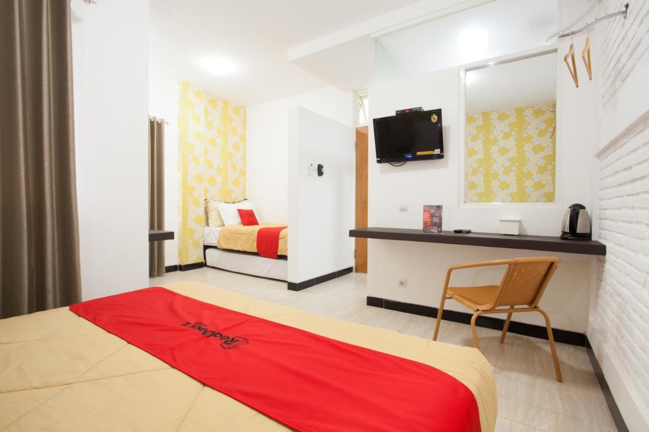 Reddoorz Near Museum Angkut Batu Hotel Batu  Ngoại thất bức ảnh