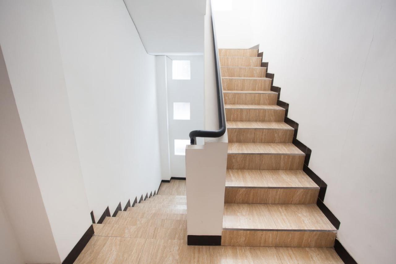 Reddoorz Near Museum Angkut Batu Hotel Batu  Ngoại thất bức ảnh